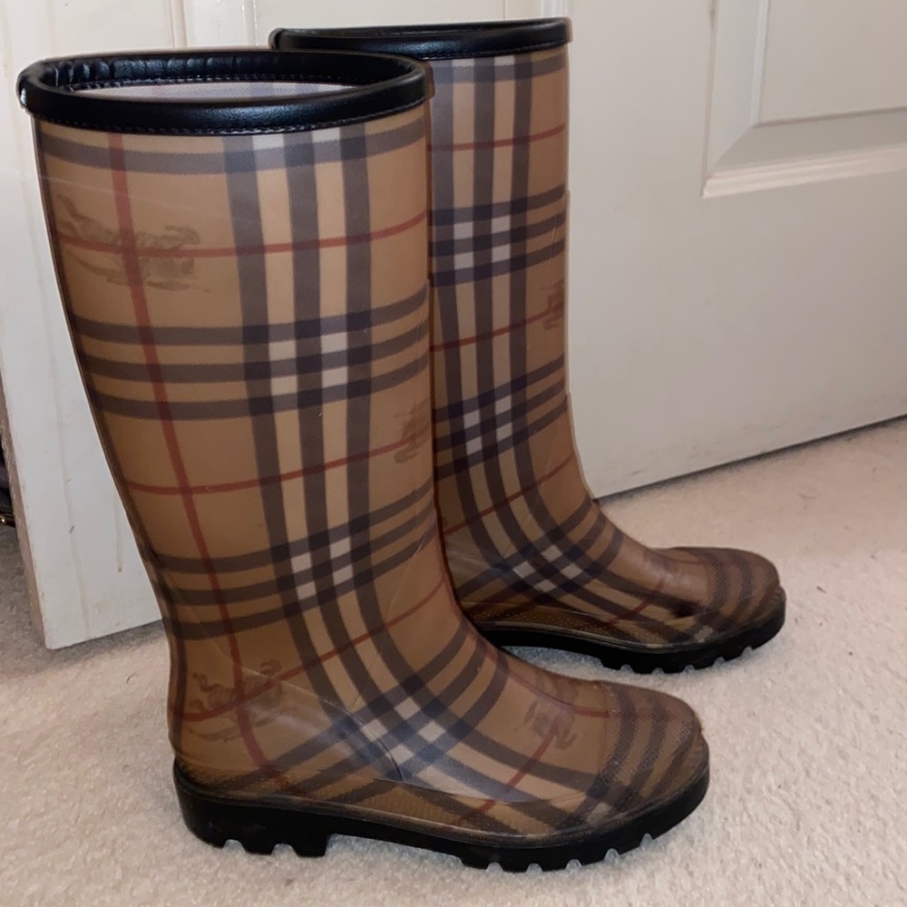 Burberry Women’s Rainboots - Picture 2 of 4